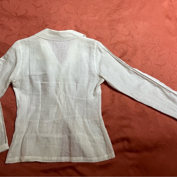 Anne Fontaine white linen blazer with accents on the sleeves and on the pockets. - Picture 3 of 11